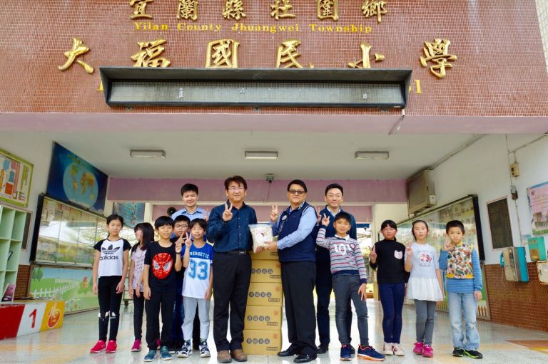 軍事安全組展愛心   捐物資助偏鄉學童