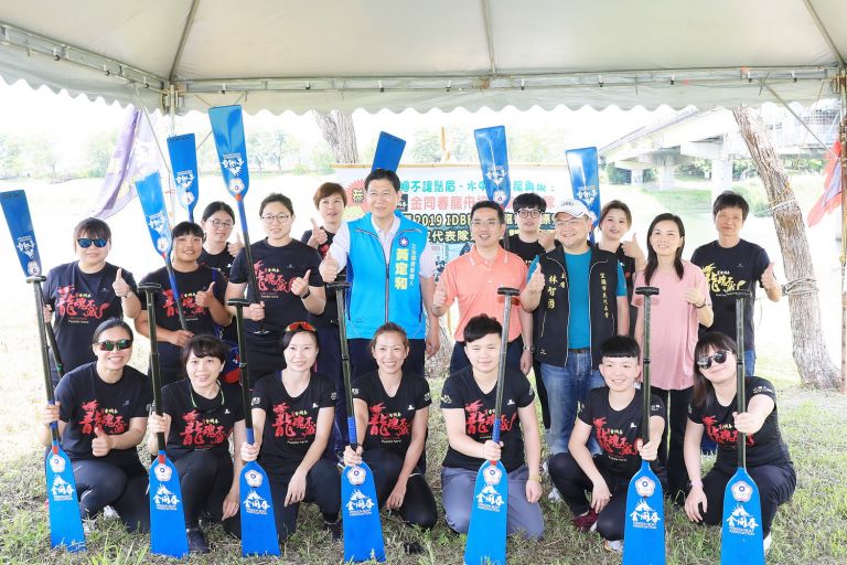 賀 !  金同春龍舟女子隊勇奪雙料冠軍