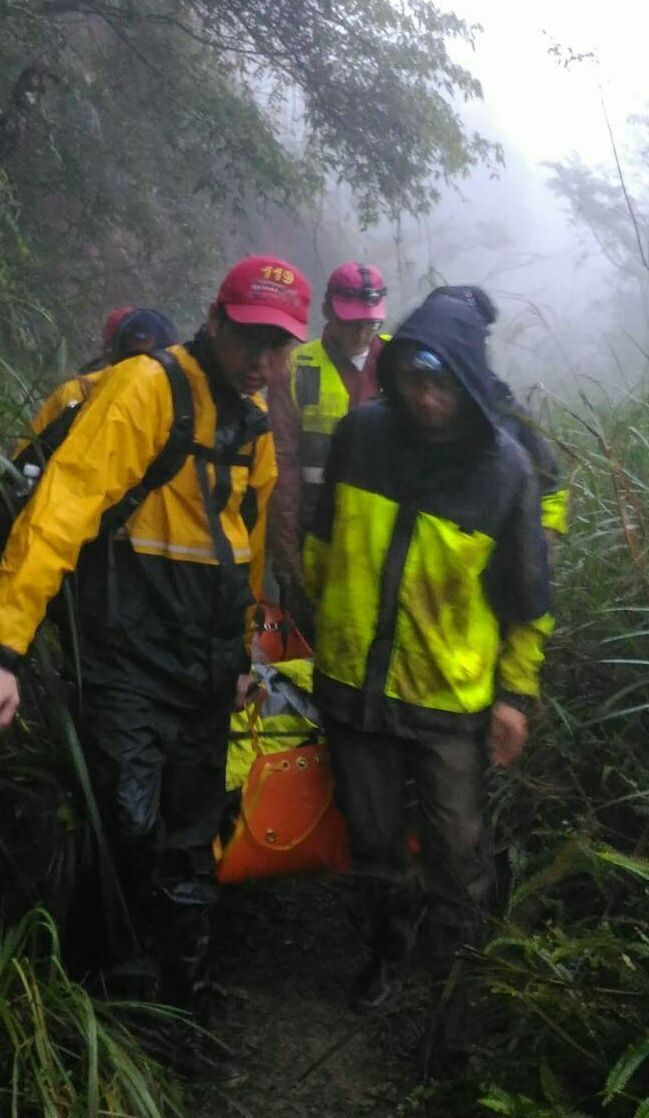 新北登山健行活動一人失足   消防局正在救援中