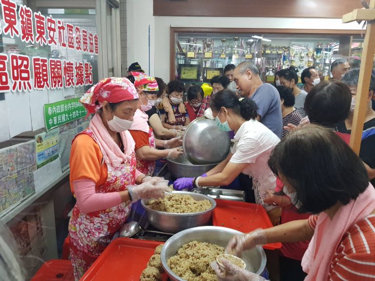 羅東東安社區慶端節    居民逗陣來包粽 【影音新聞】
