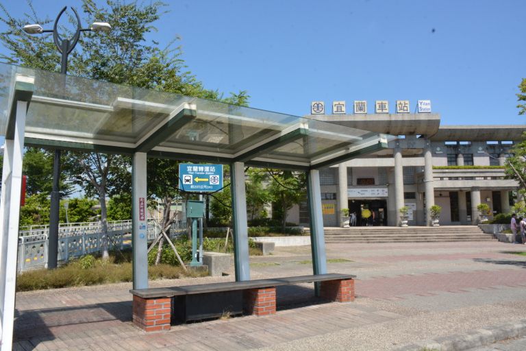 建議宜蘭火車站後站能興建風雨走廊        立委陳歐珀邀相關單位會勘