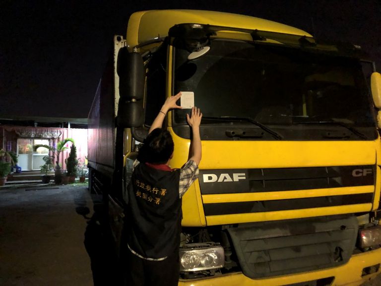 宜桃分署攜手掃蕩欠稅貨運公司     查封拖吊4部曳引車【影音新聞】