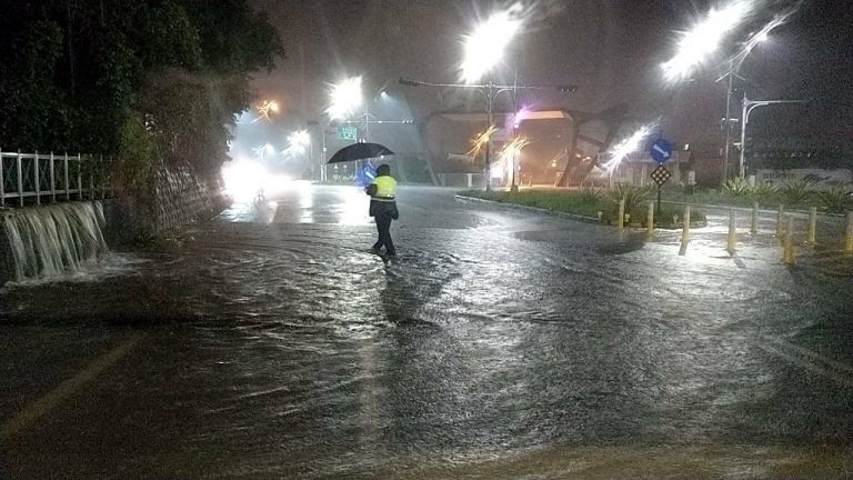 豪雨連夜侵襲 蘇澳局部地區淹水及土石坍塌 【影音新聞】