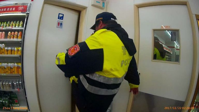 蘇澳勇警踹開廁所大門 救回割腕自殺少女