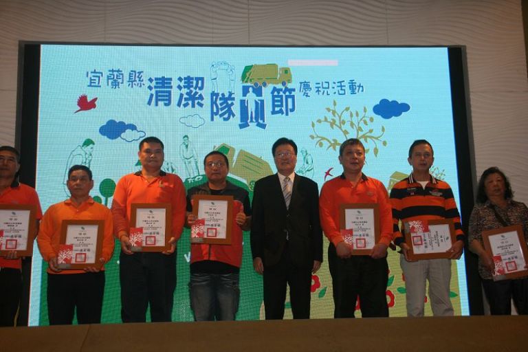清潔隊員節陳金德代理縣長 頒獎26位績優清潔隊員【影音新聞】