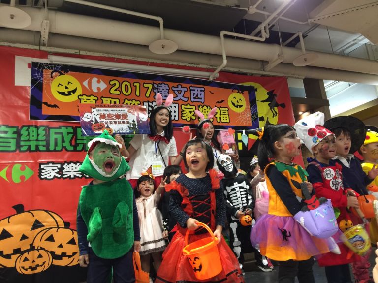 萬聖集愛 300多位大小朋友獻愛心【影音新聞】