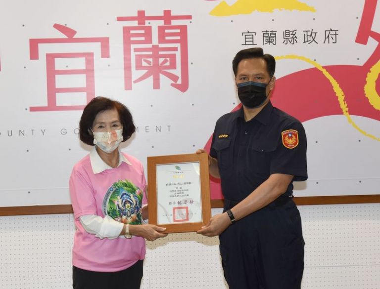 忠義楷模～原民派出所胡傳明所長獲縣長頒獎【影音新聞】