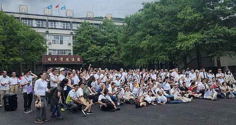 蘭陽技院停辦前一天．校友們「作伙唱校歌」