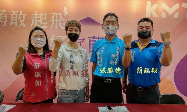 一卡皮箱之謎～兩黨參選人打對台