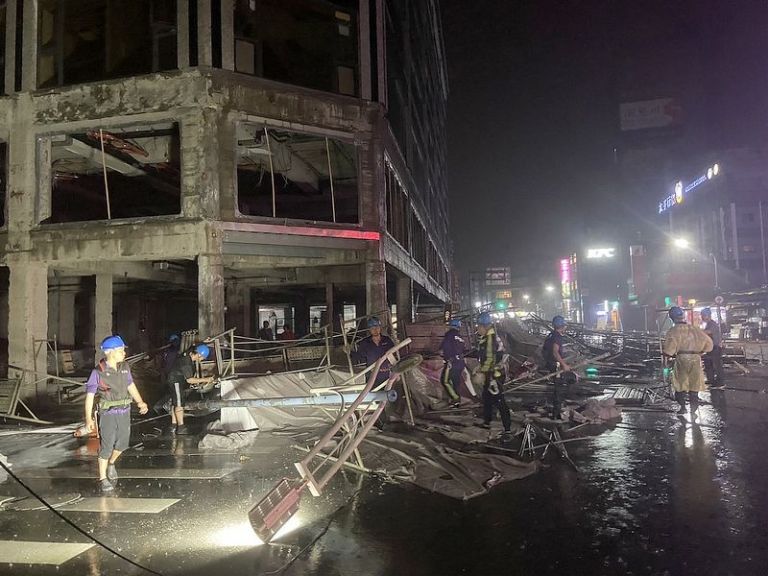 軒嵐諾來襲．礁溪工地鷹架倒塌．警車受損【影音新聞】