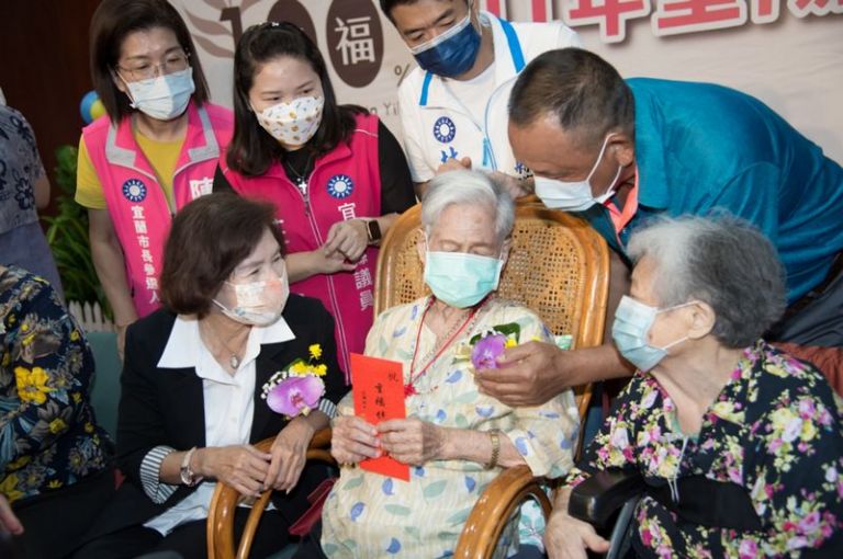 重陽敬老105位百歲人瑞．林縣長將逐一親訪祝賀【直播報導】