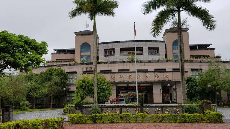 縣府前公共造產專員～許0信遭法院羈押禁見