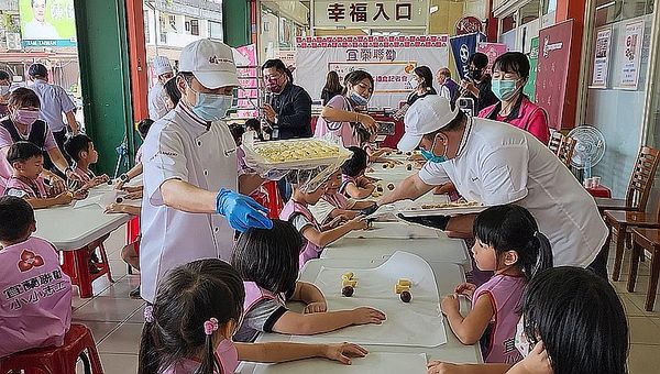 榖王烘焙中秋月餅．公益禮盒聯勸義賣【影音新聞】