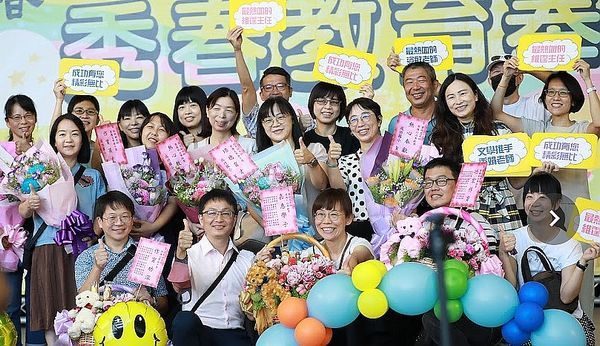 秀春基金會頒獎～熱血教師杏壇傳馨．護理奉獻溫暖人心