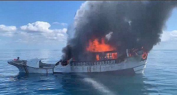 龜山島漁船失火求救．海巡署火速馳援撲滅【影音新聞】