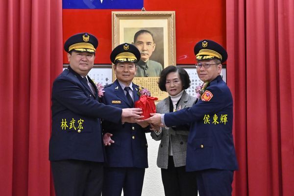 新任警察局長侯東輝今上任．卸任局長林武宏調高市警局主祕
