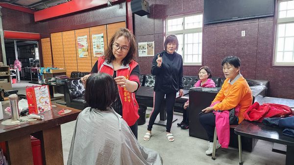 手起刀落～剪斷三千煩惱絲．理個頭髮好過年