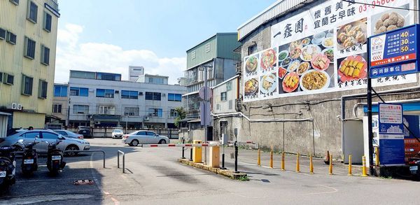 陳鴻禧提案～建議公私停車場前30分鐘免費．