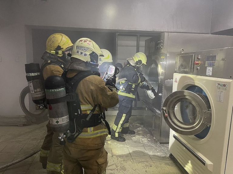 長照機構火災．消防人員成功疏散滅火