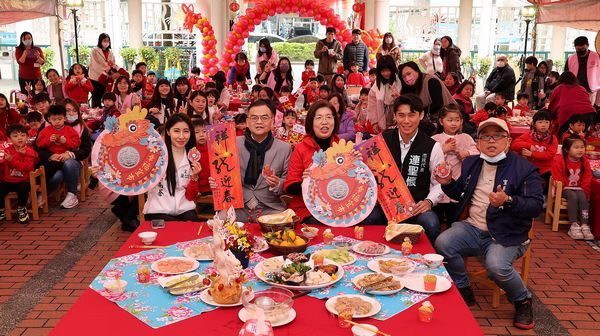 祥龍迎春．幸福宜市～幼兒園乖寶寶領紅包囉！