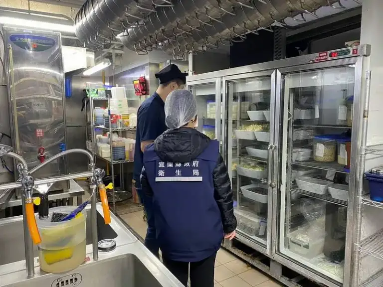 火鍋店爆發疑似中毒事件．宜蘭衛生局勒令停業稽查