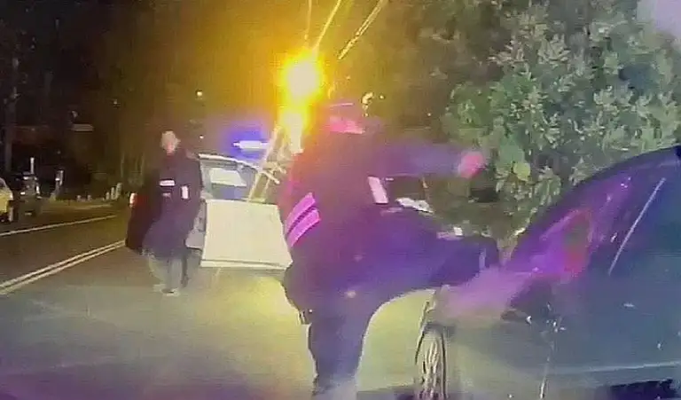 違規闖紅燈拒檢逃逸～礁警強勢破窗查獲毒品送辦