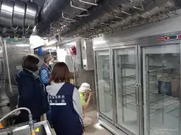 宜蘭火鍋店諾羅病毒擴散至82人．餐廚五人中鏢