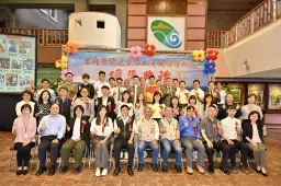 群星閃耀志不渝．為民耕耘最可敬～英才齊聚一堂．縣府表揚
