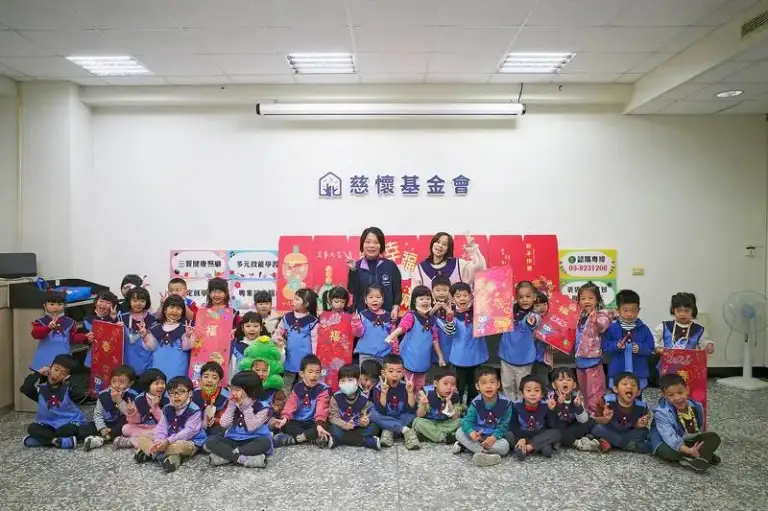 慈懷基金會公益紅包義賣助力中途之家～八位插畫家攜手設計