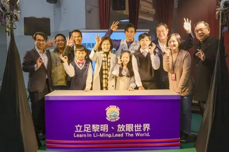 宜縣推動國中小學生媒體識讀～校園亮點．前進攝影棚