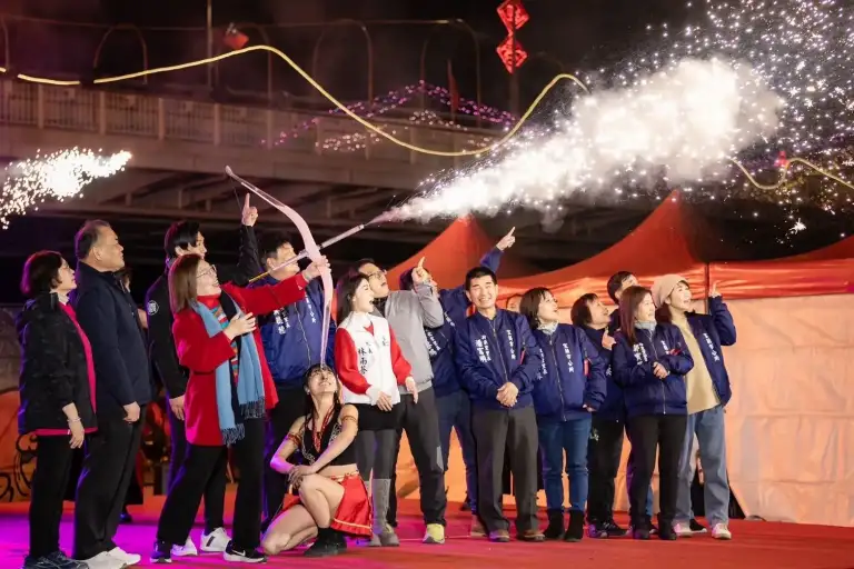 金蛇舞春耀蘭城．堤岸煙花慶點燈【影音新聞】