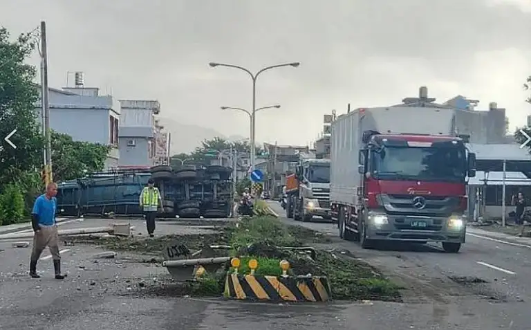 頭城聯結車翻覆～開車累了別逞強．警籲休息保平安【影音新聞】