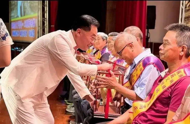 頭城模範父親齊受獎．星光大道獻禮最風光