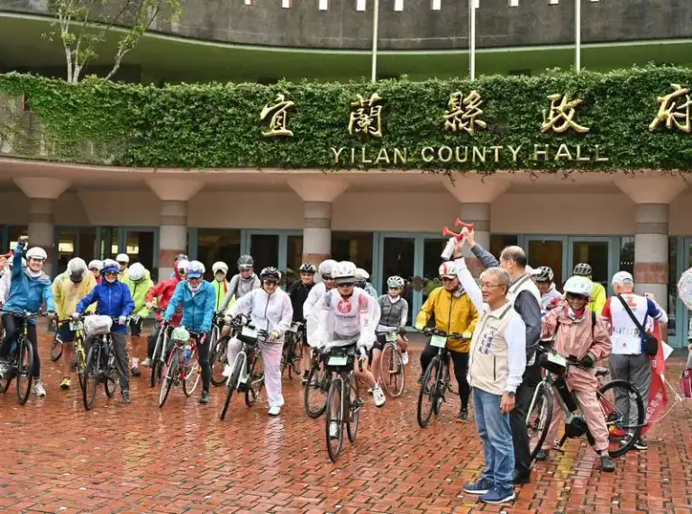 生命不倒．勇氣不老．迎光而行．與癌共贏