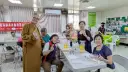 長者共創玻璃燈．溫暖相伴過中秋