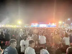 頭城煙火節熱力登場．吸引萬人湧入．點亮秋夜天空