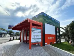 全台最美候車亭啟用～福隆站變身小展館．內有地圖外能觀景