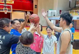 第一屆議長盃登場～十二隊齊聚．籃球盛會展技藝【影音直播】