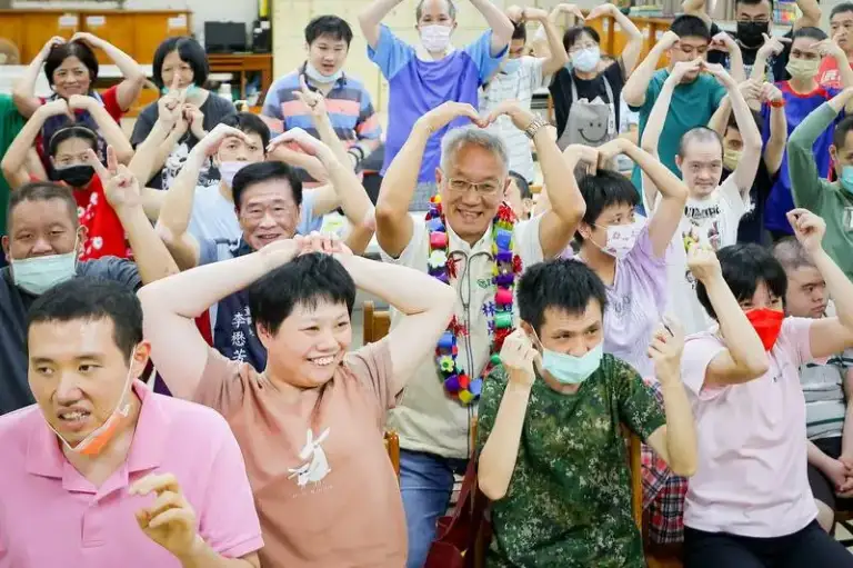 中秋佳節～林茂盛走訪機構．中秋致意情意濃