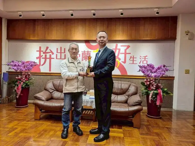 亞洲義大利門板獲海外磐石獎～林茂盛代表縣府祝賀