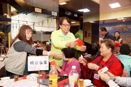 冬山迎春送暖不間斷～圍爐關懷、揮毫賀歲齊登場