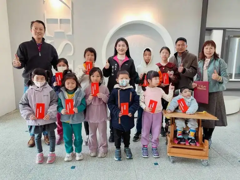 員山學子迎來雙重關懷～扶輪傳愛護笑顏．企業助學三冬暖【影音直播】