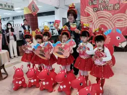 羅東馬年紀念紅包亮相～搖搖馬登場．幸福馬上到【影音直播】