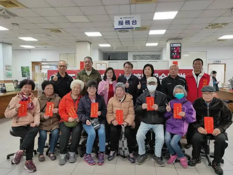 春節送暖傳心意．單身長者不孤單～五結發放慰問金