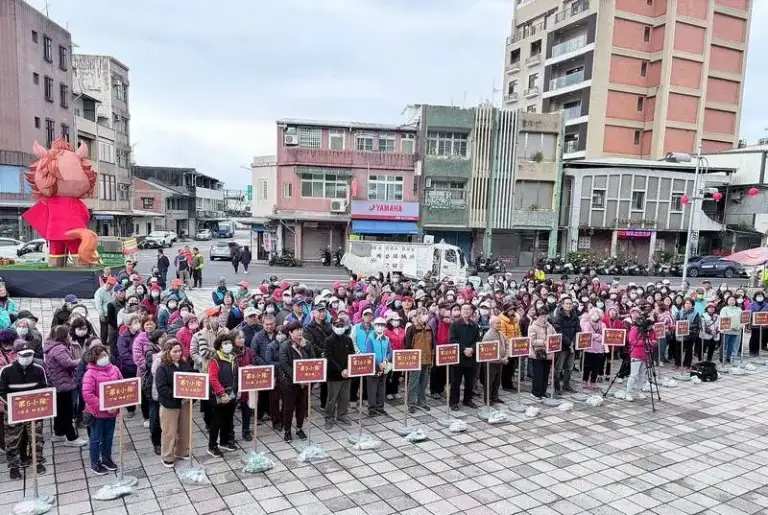 除舊佈新迎春節．頭城350志工清淨市容