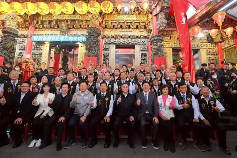 卓榮泰紅包送祝福．行政院建設定方向