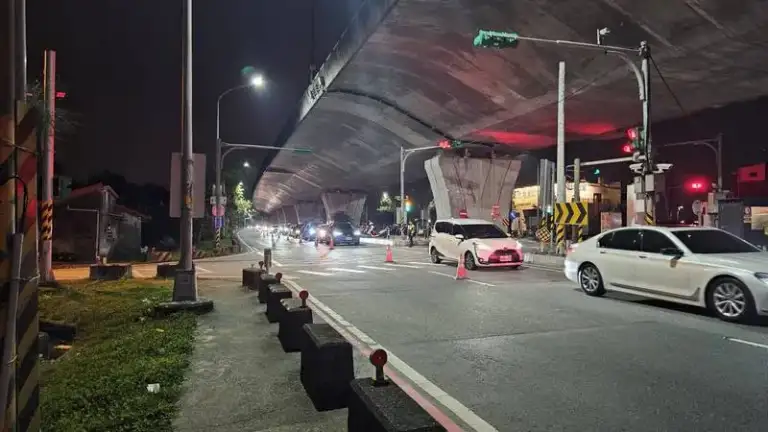 初五北返車潮湧現．警方全力疏導保順流