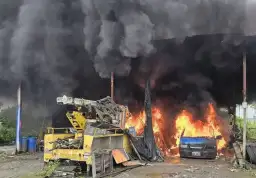 宜蘭市汽修廠清晨火警．消防馳援迅撲滅無人傷亡