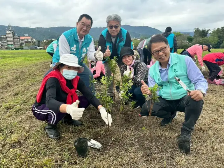冬山河舊河道增新綠～鄉長林峻輔率眾植樹優化環境【影音新聞】