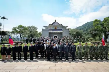 春祭追思懷先烈～鐘聲肅穆傳敬意．英烈精神代代傳